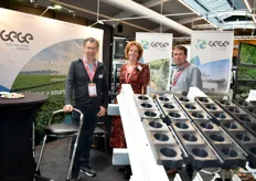 Bart van Schaik, Rianne de Groot and Rob van de Meulengraaf of GEGE Machinebouw, novelty with them is that they have made it possible for a client to pack strawberry plants fully automatically - a huge cost saving